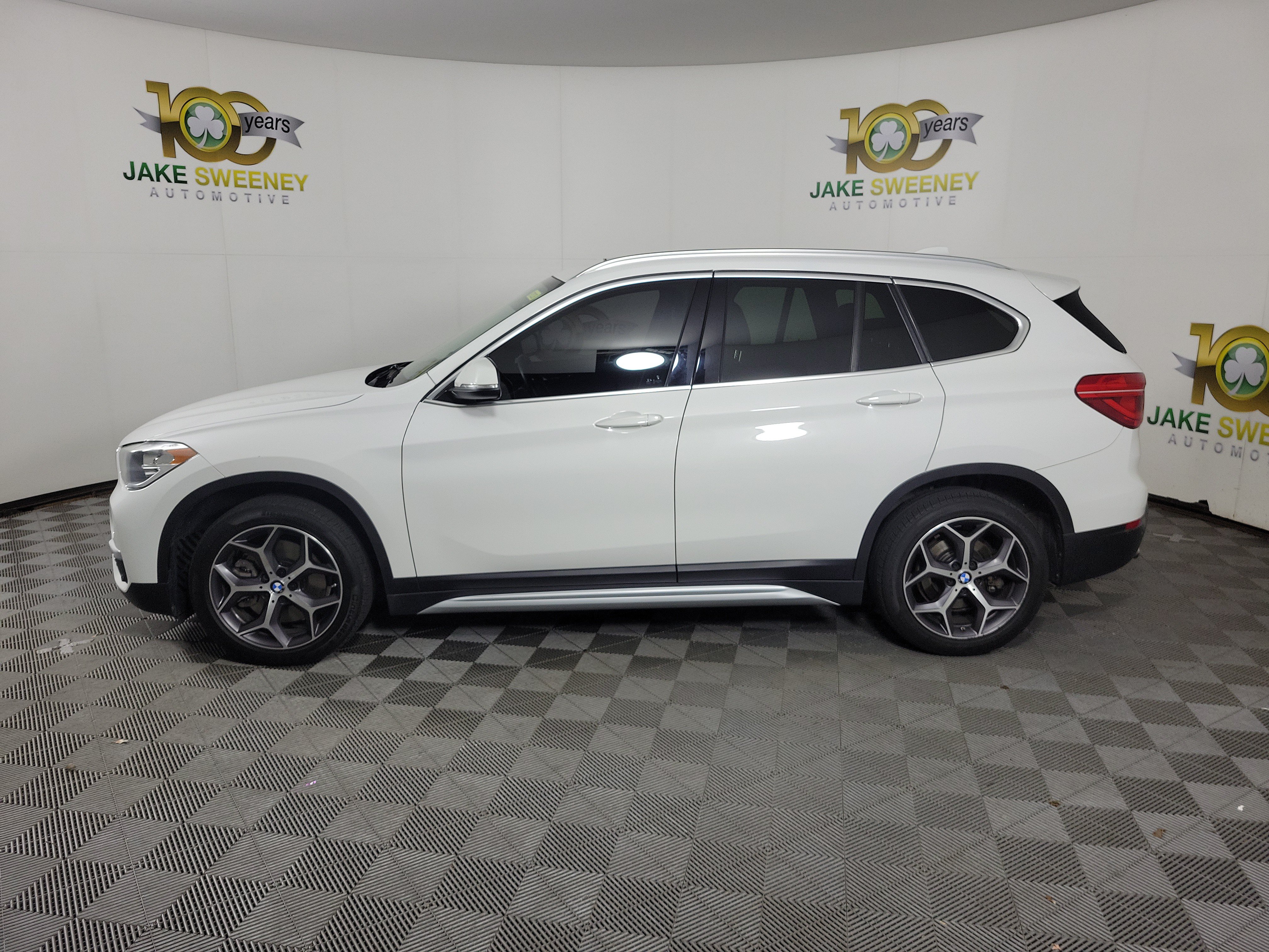 Used 2019 BMW X1 xDrive28i w/ Convenience Package AWD/4WD image 2