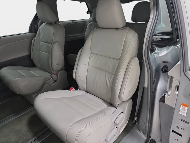 Used 2015 Toyota Sienna XLE w/ XLE Navigation Package AWD/4WD image 13