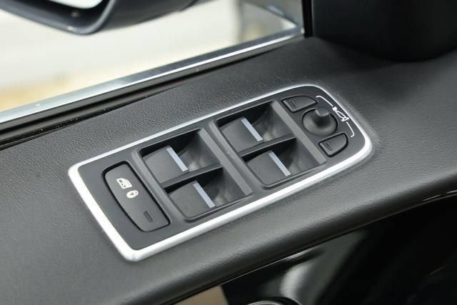 Used 2020 Jaguar F-PACE Premium AWD/4WD image 24