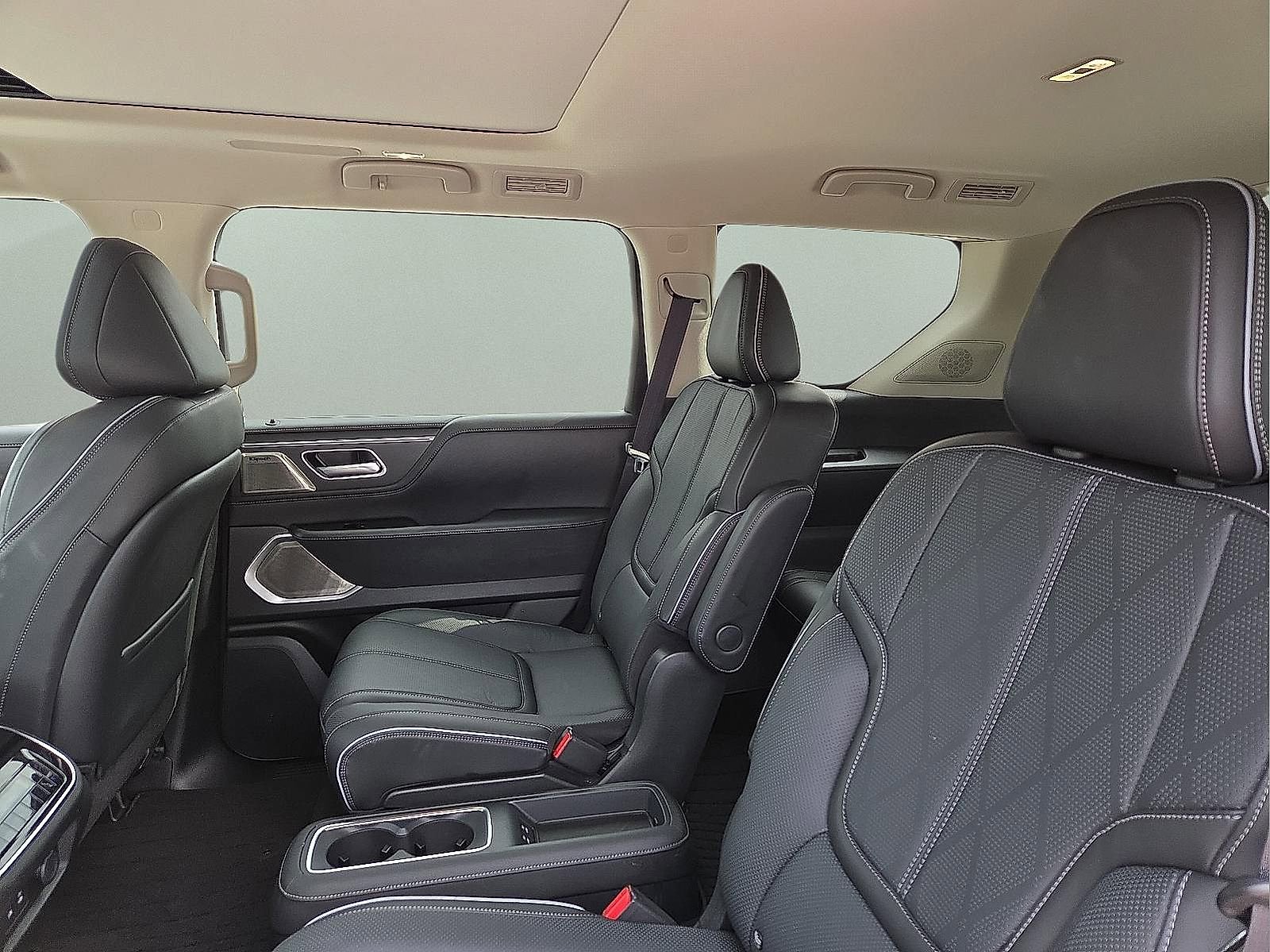Used 2025 INFINITI QX80 Sensory AWD/4WD image 9