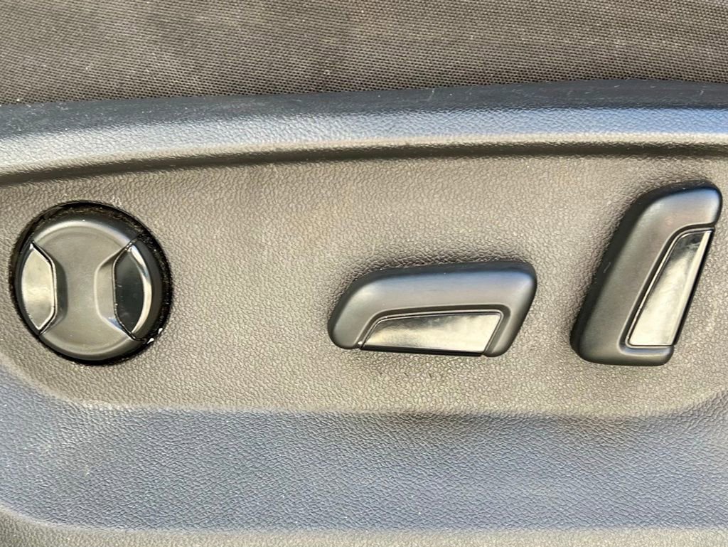 Used 2022 Volkswagen Atlas Cross Sport SE image 27