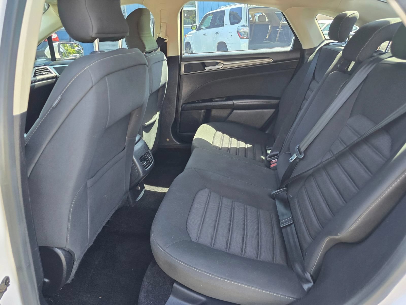 Used 2017 Ford Fusion SE w/ Fusion SE Technology Package FWD image 17