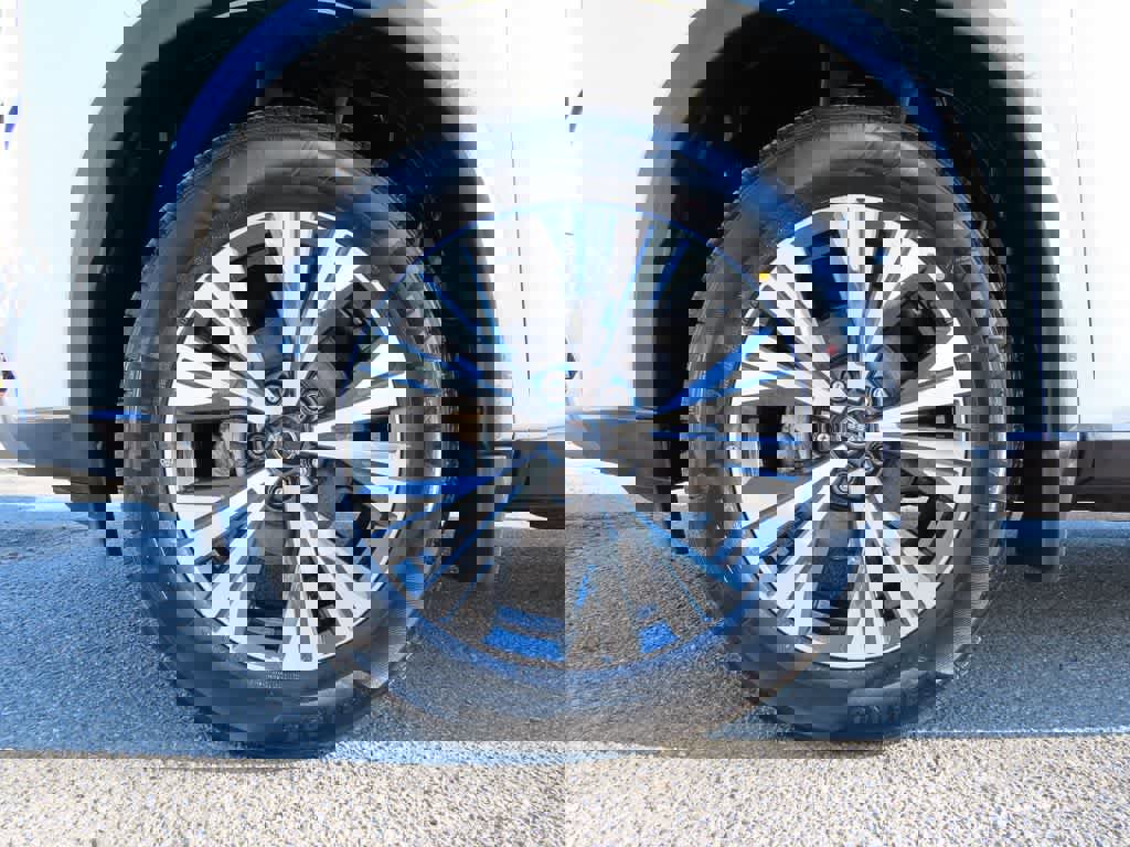 Used 2023 Nissan Rogue SV image 9