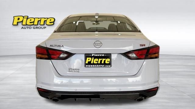 Used 2024 Nissan Altima 2.5 SR FWD image 3