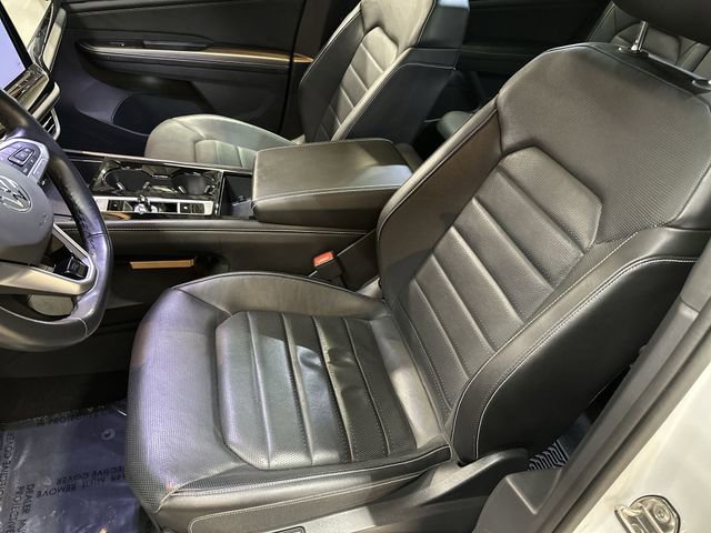 Used 2024 Volkswagen Atlas Cross Sport SEL R-Line image 15