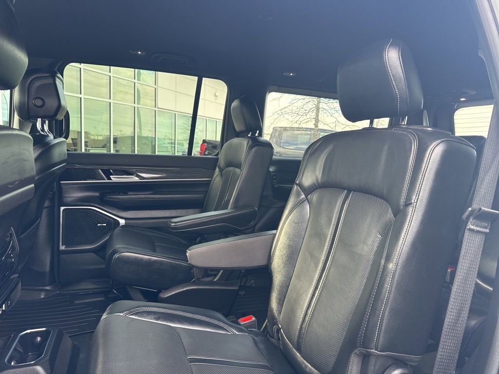 Used 2022 Jeep Wagoneer Series III w/ Flexible Seating Group image 28