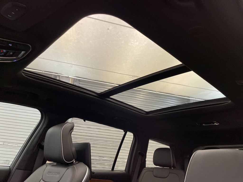 New 2025 Jeep Grand Cherokee L Summit AWD/4WD image 22