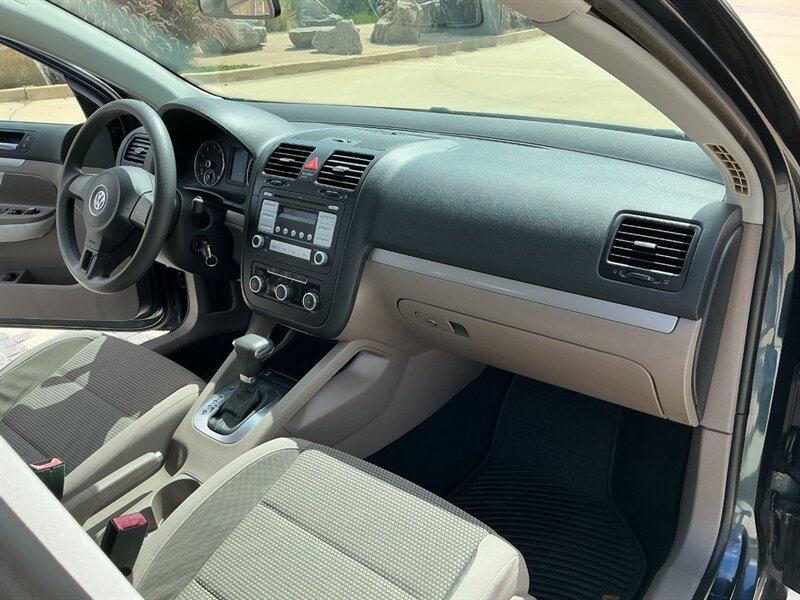 Used 2010 Volkswagen Jetta S FWD image 22