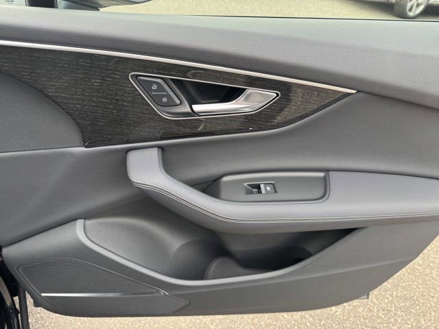 Certified 2025 Audi Q7 3.0T Premium Plus image 30