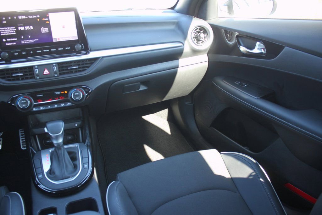 Used 2024 Kia Forte GT-Line w/ GT-Line Premium Package image 7