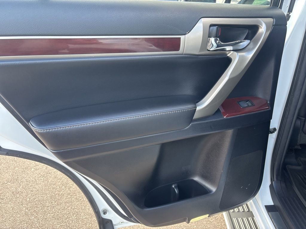 Used 2017 Lexus GX 460 Premium w/ Premium Package image 12
