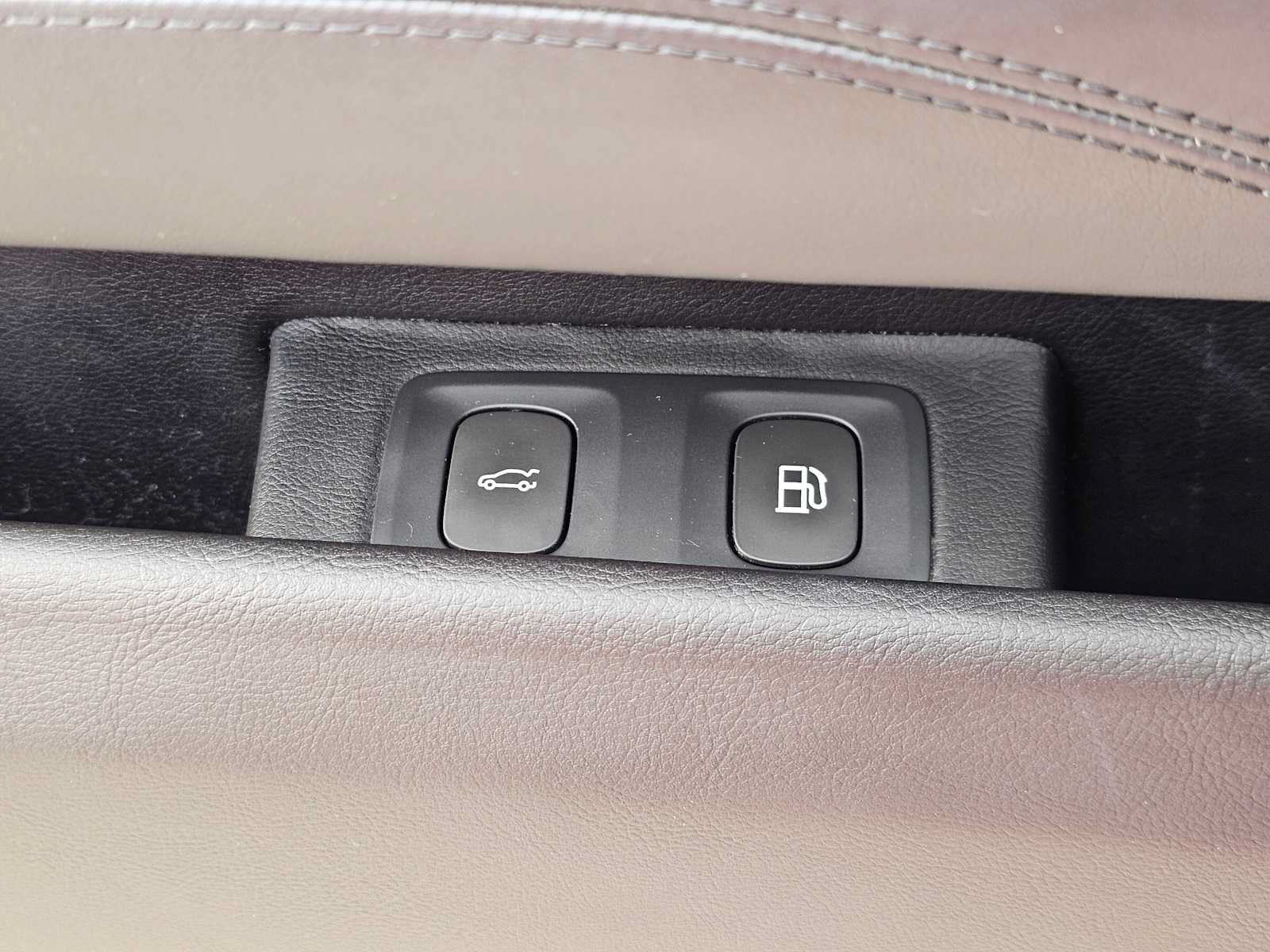 Used 2014 Cadillac ELR w/ Luxury Package FWD image 29