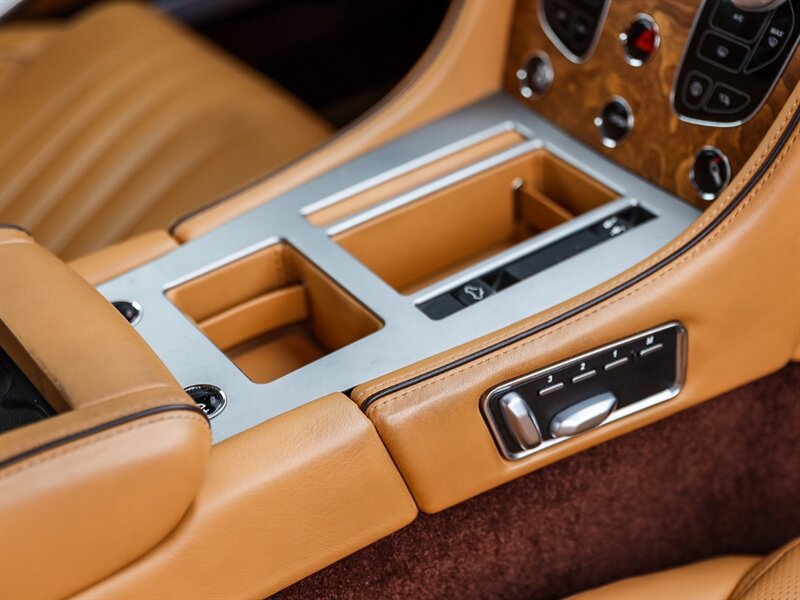Used 2016 Aston Martin DB9 GT RWD image 29