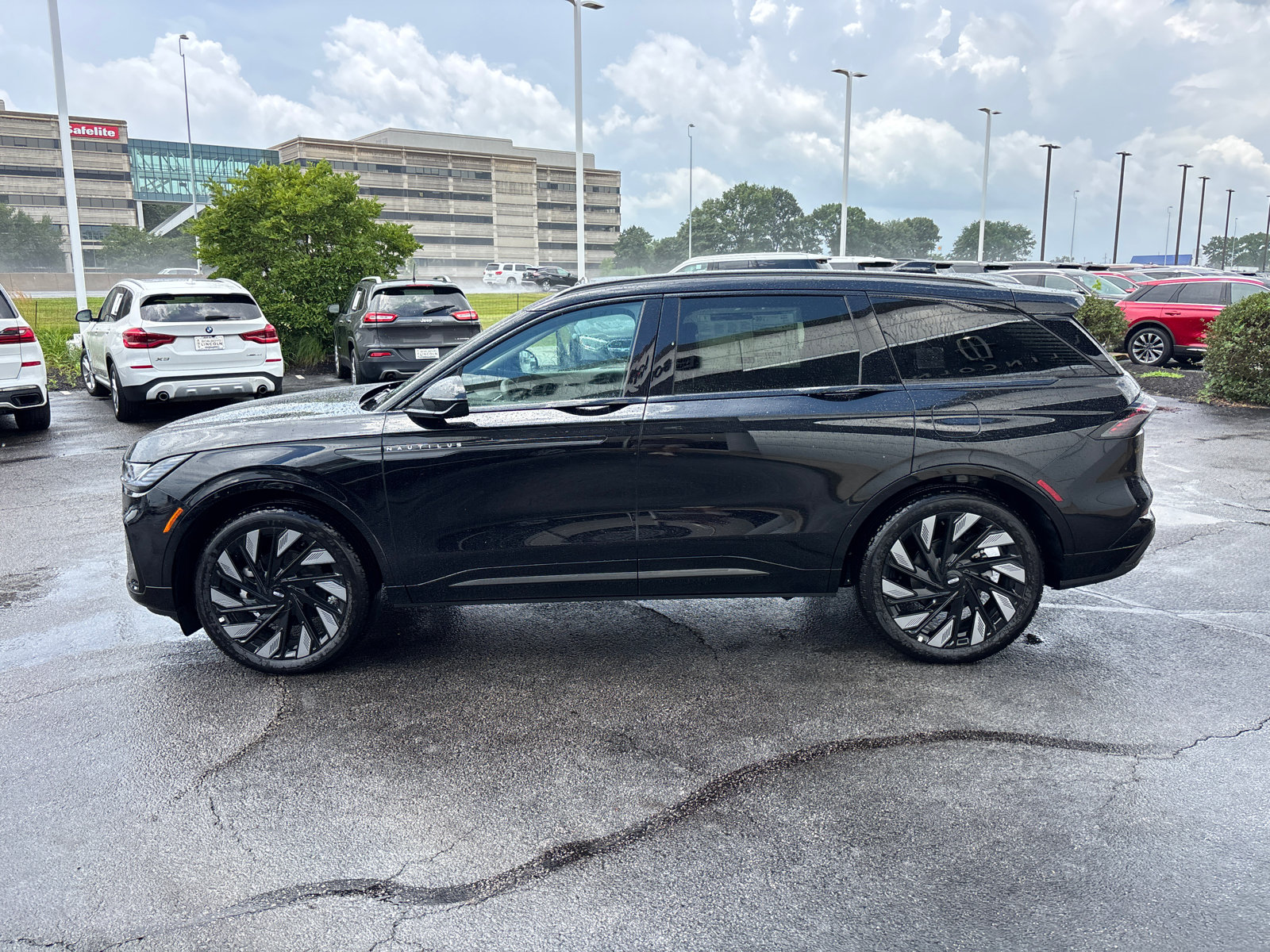 New 2026 Lincoln Nautilus Reserve w/ Jet Appearance Package AWD/4WD image 4
