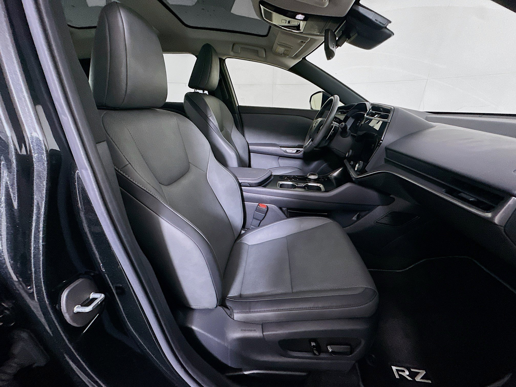 Used 2024 Lexus RZ 300e Premium w/ Accessory Package (Z1) FWD image 32