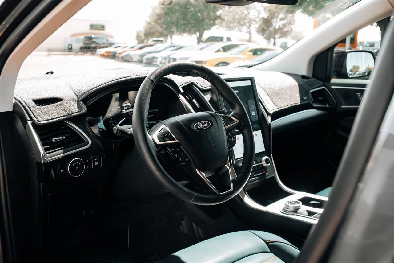 Used 2022 Ford Edge SEL w/ Sport Appearance Package AWD/4WD image 17