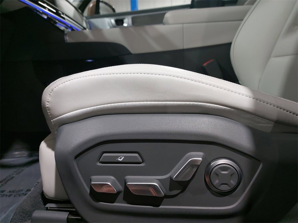 Used 2025 Hyundai Santa Fe Calligraphy image 30