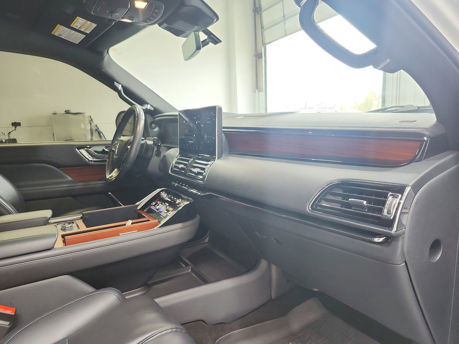 Used 2024 Lincoln Navigator Premiere AWD/4WD image 36