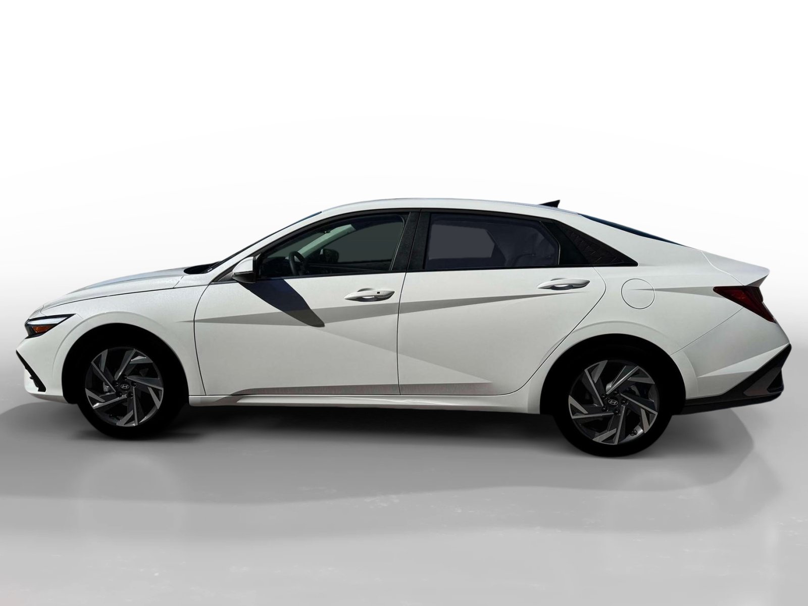 New 2026 Hyundai Elantra Limited FWD image 3