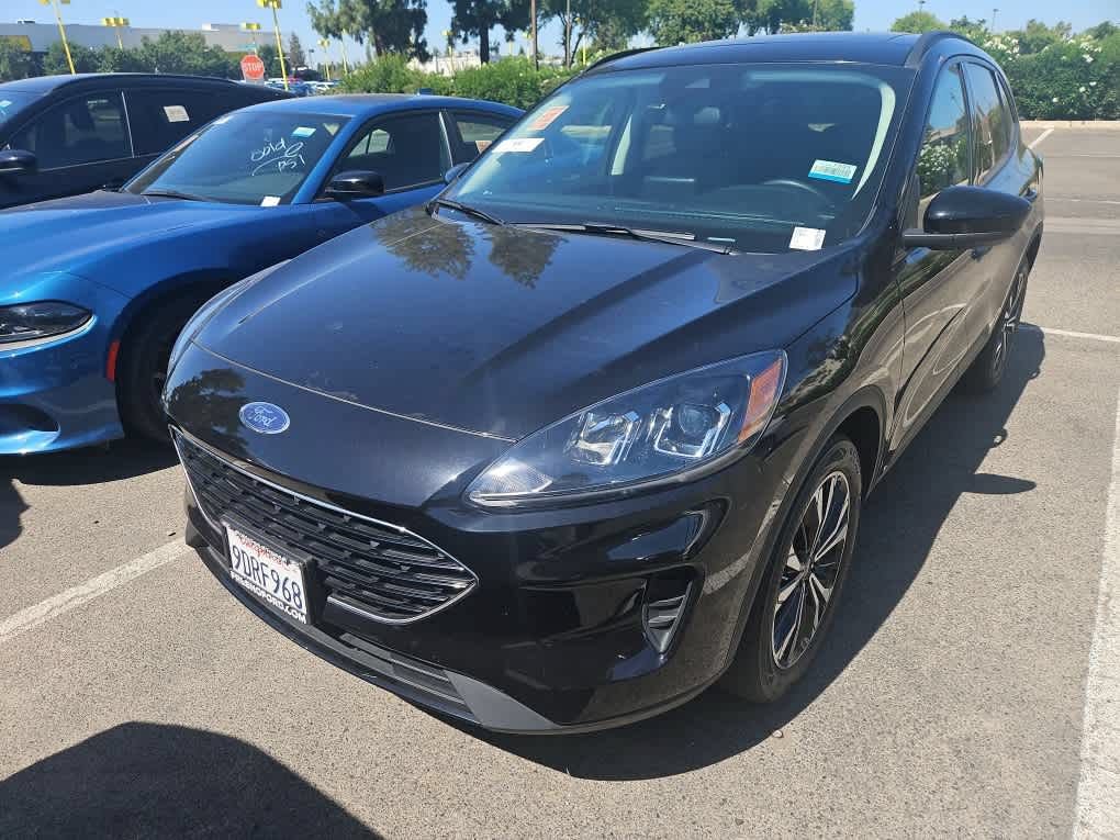 Used 2022 Ford Escape SE w/ SE Sport Appearance Package AWD/4WD image 1