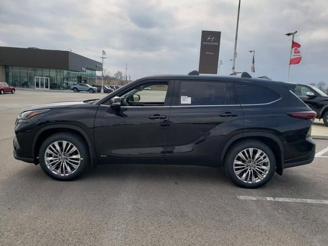 New 2026 Toyota Highlander Platinum AWD/4WD image 9