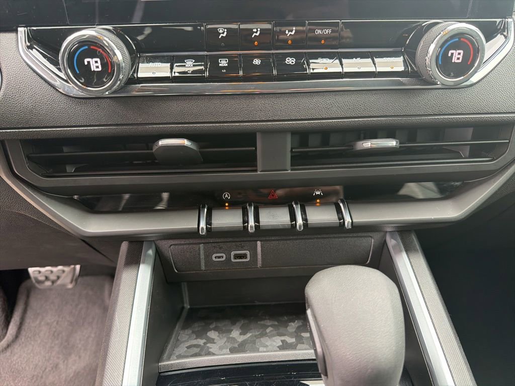 Used 2025 Chevrolet Colorado Trail Boss image 22