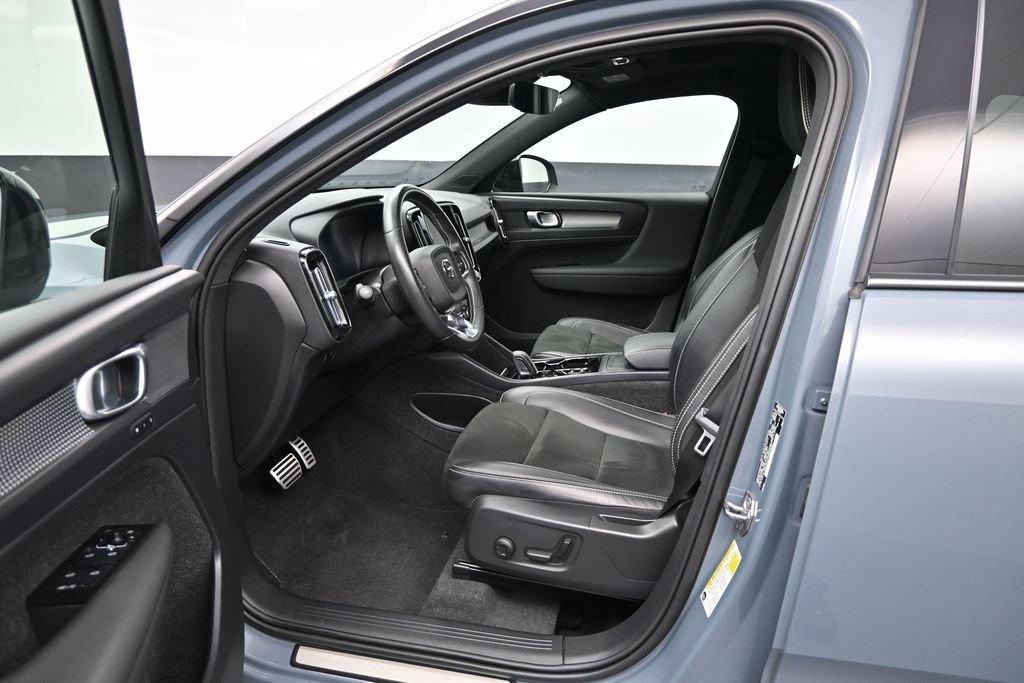 Used 2021 Volvo XC40 T5 R-Design w/ Protection Package Premier AWD/4WD image 9