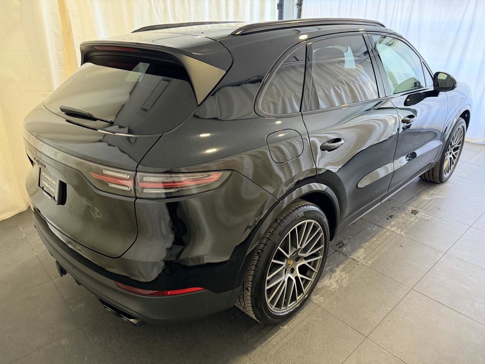 Certified 2023 Porsche Cayenne Platinum Edition image 9