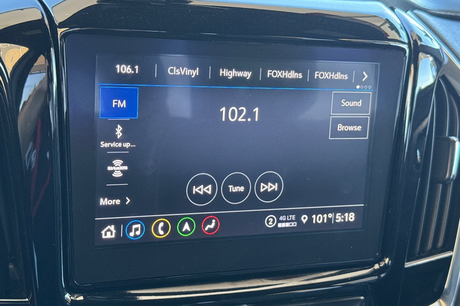 Used 2023 Chevrolet Traverse Premier FWD image 19