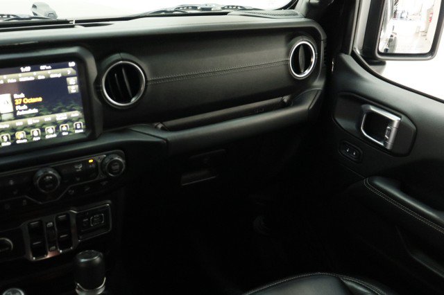 Used 2019 Jeep Wrangler Unlimited Sahara AWD/4WD image 26