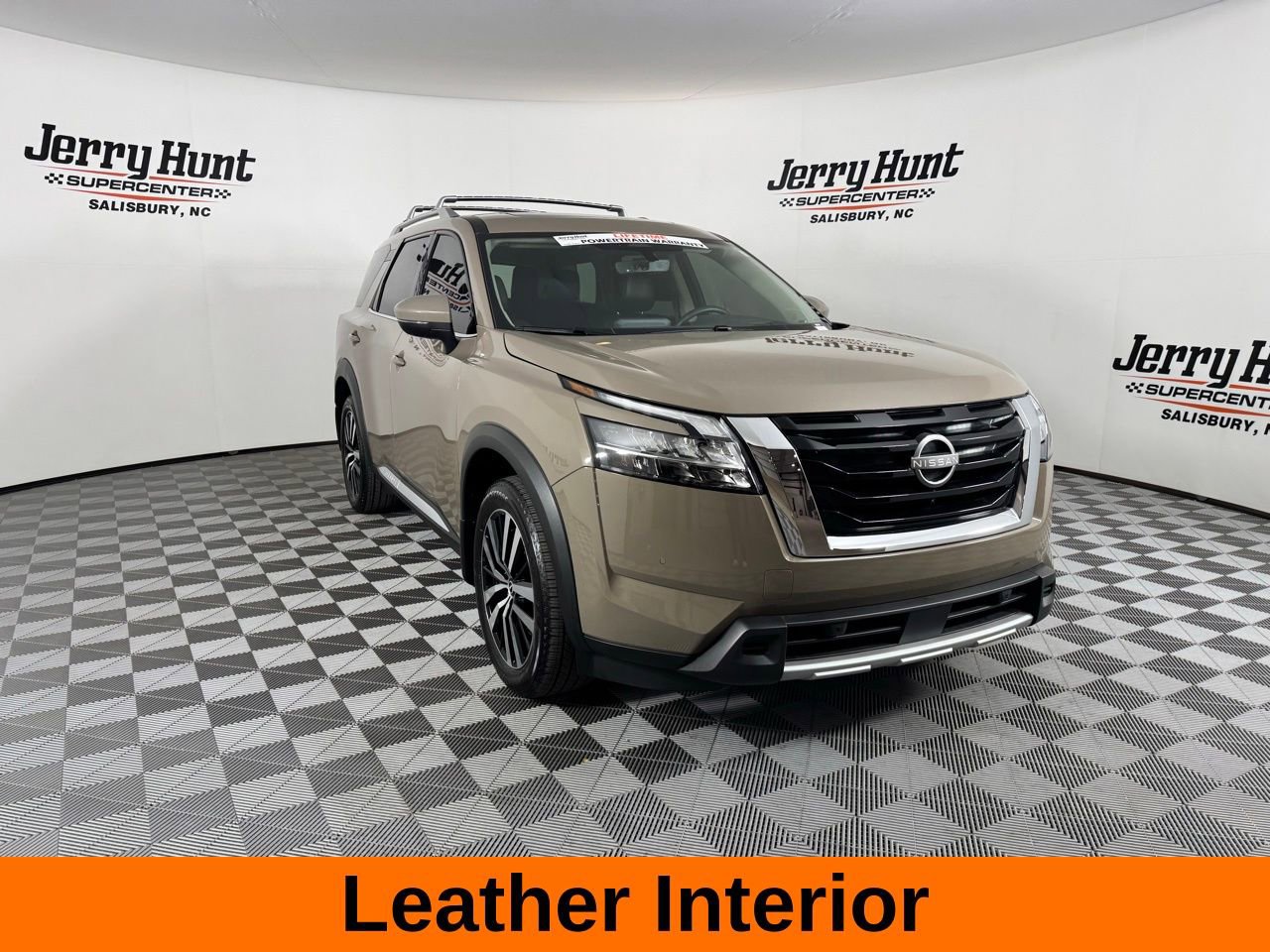 Used 2024 Nissan Pathfinder Platinum image 6