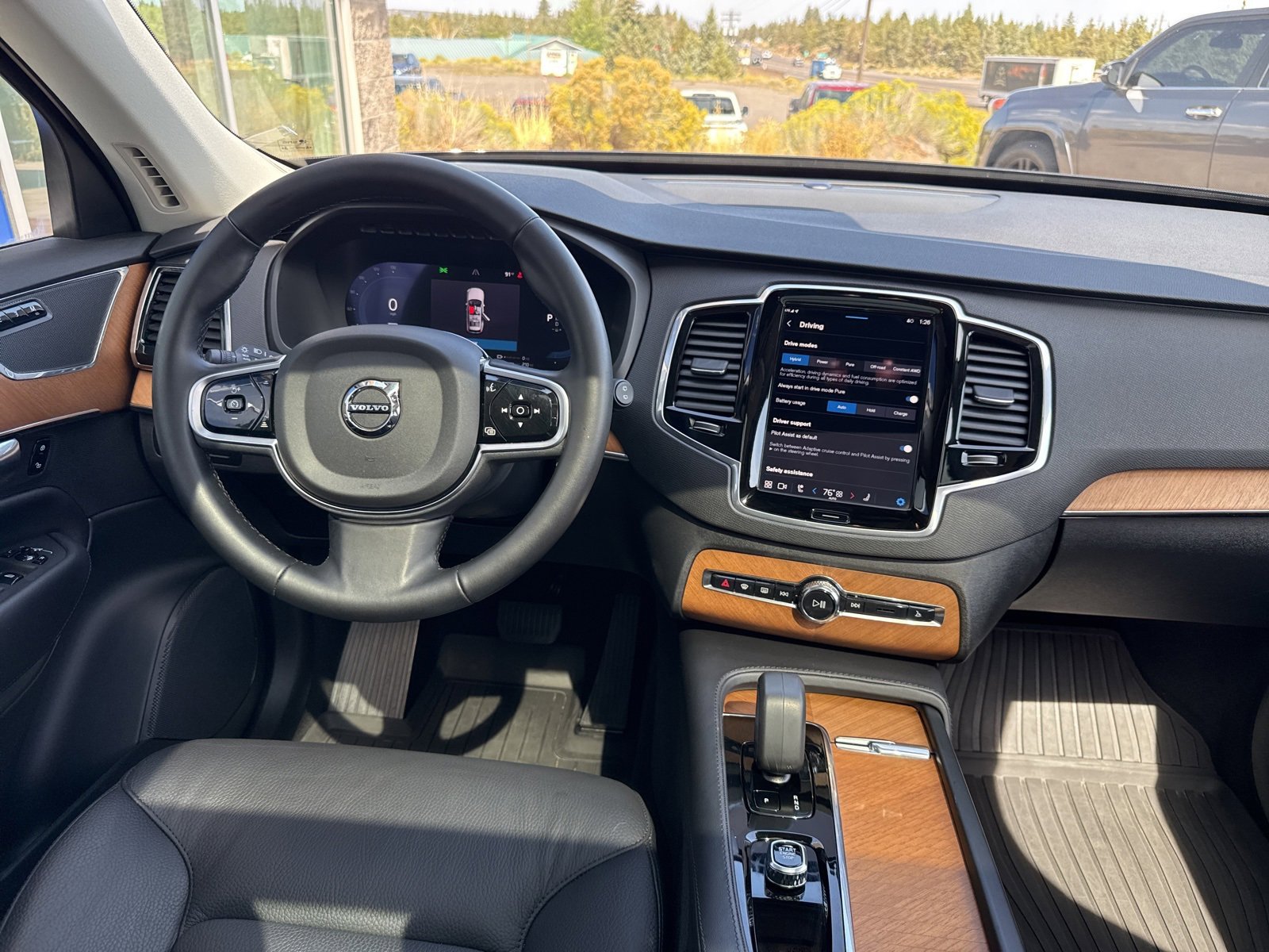 Used 2025 Volvo XC90 T8 Plus w/ Protection Package Premier image 19