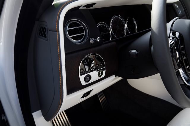 Used 2023 Rolls-Royce Cullinan w/ Cullinan Package image 26