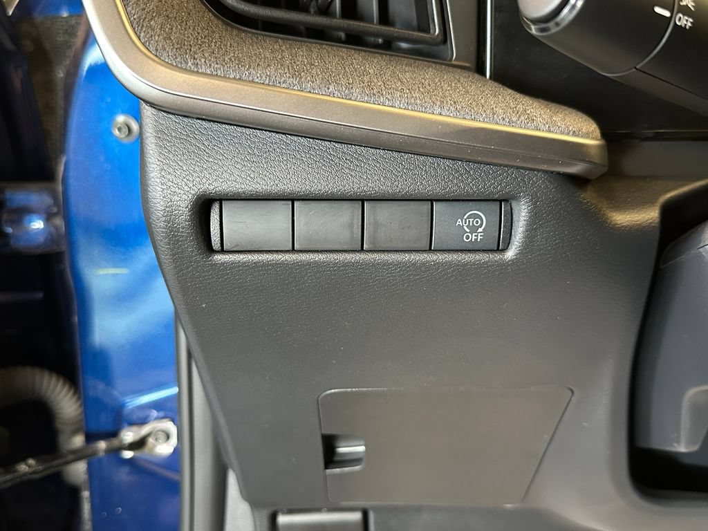 Used 2025 Nissan Kicks SV FWD image 18