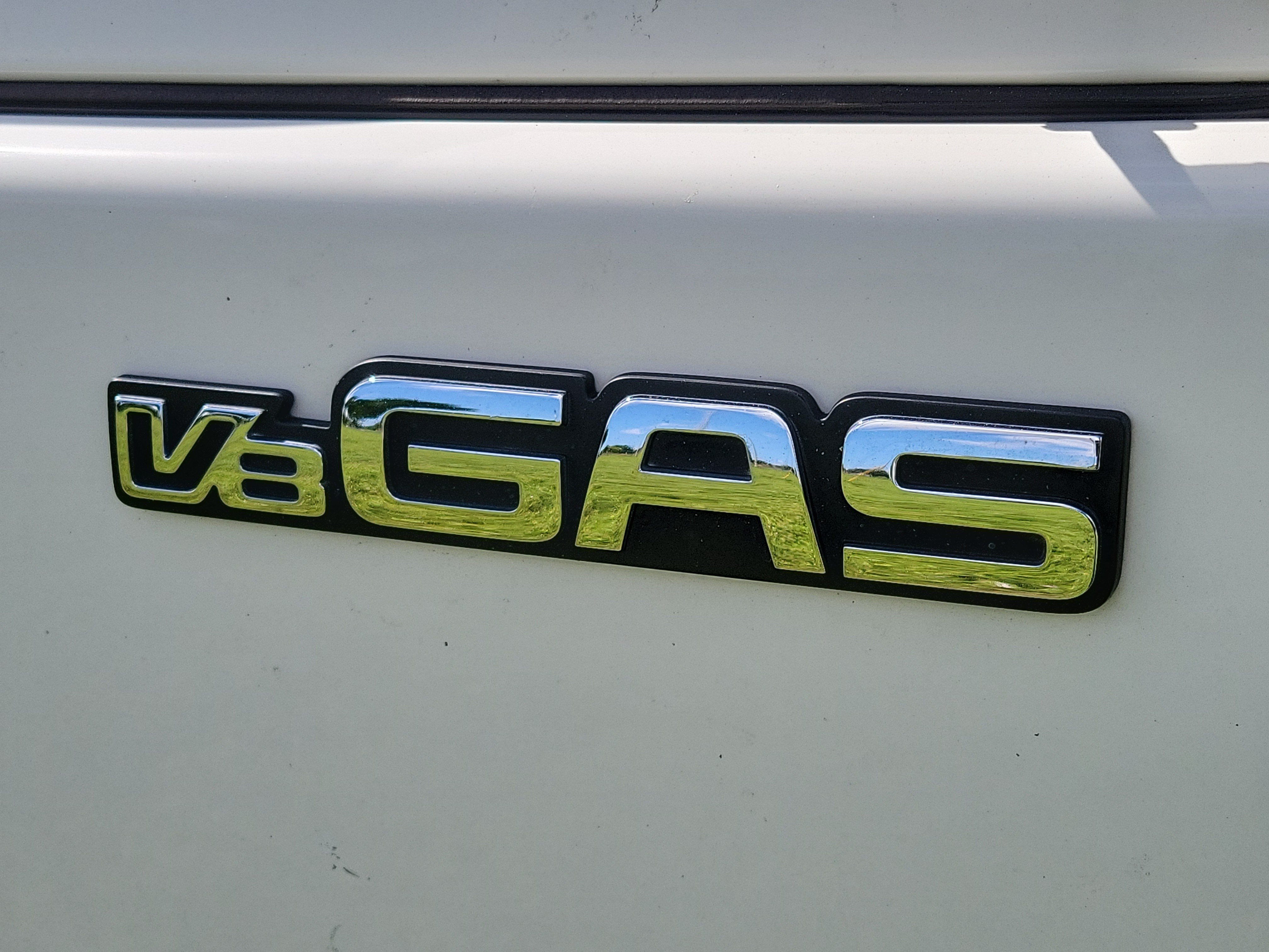 Used 2024 Isuzu NPR RWD image 11