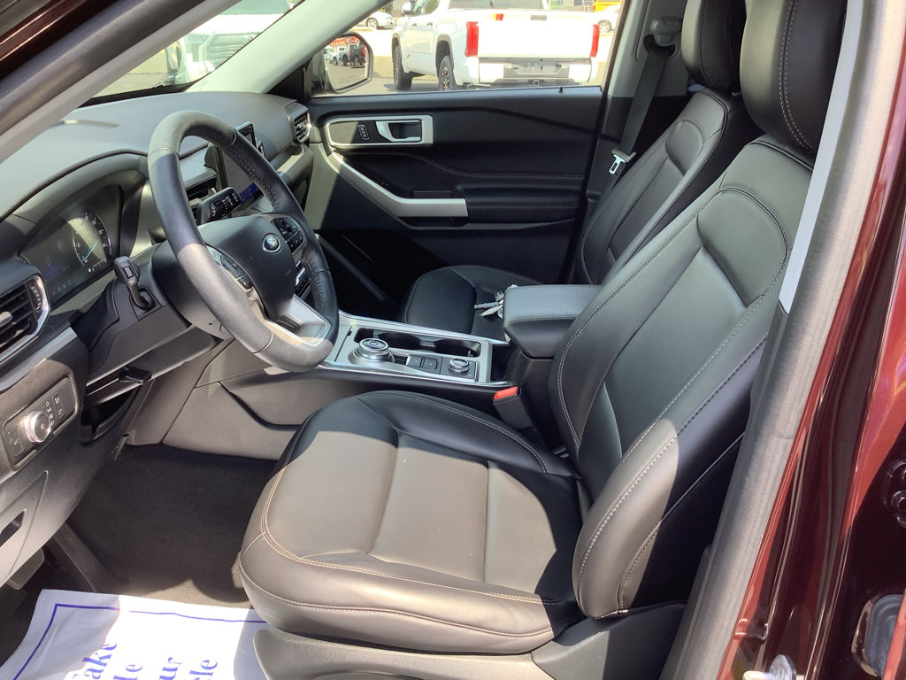 Used 2022 Ford Explorer XLT w/ Equipment Group 202A image 11