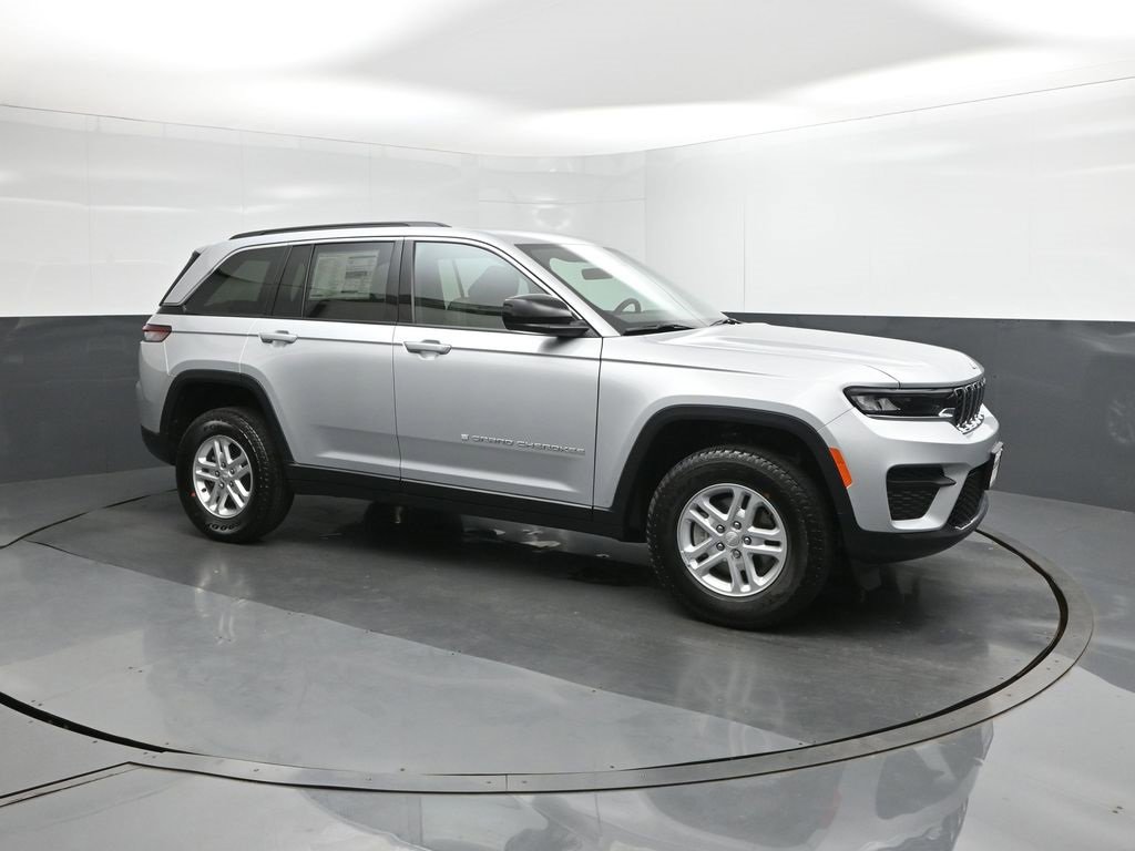 New 2025 Jeep Grand Cherokee Laredo w/ Luxury Tech Group I image 17