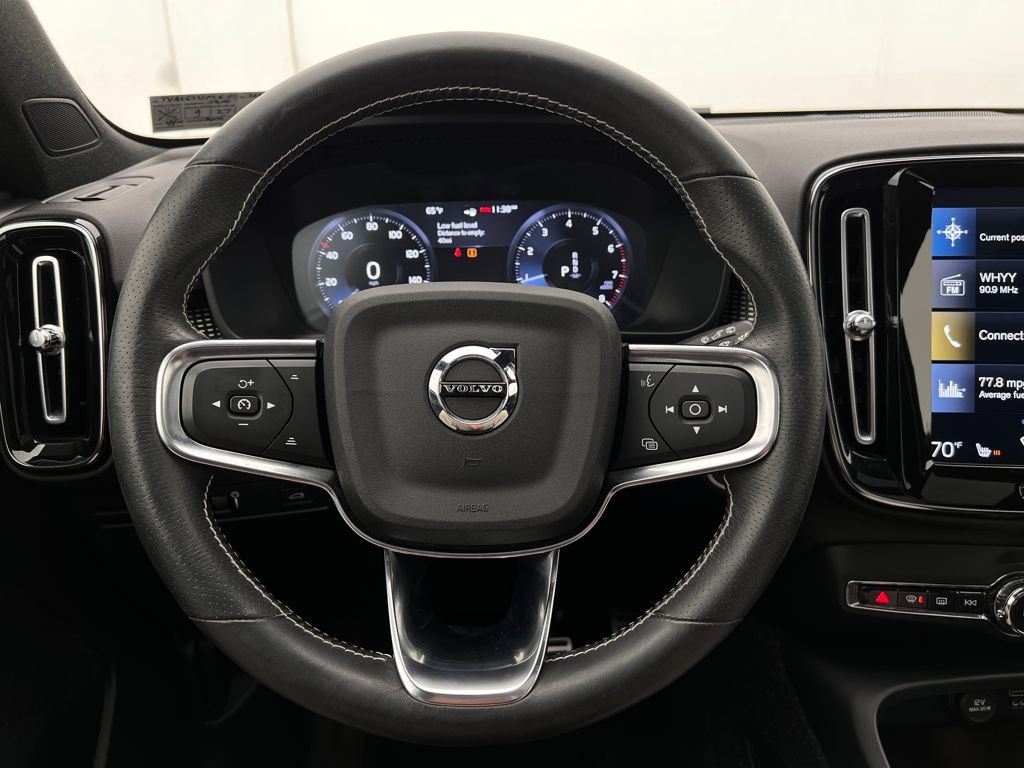 Used 2021 Volvo XC40 T5 R-Design image 23