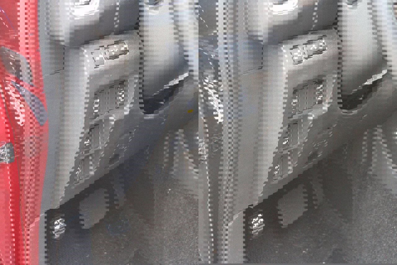 Used 2023 Nissan Frontier SV w/ SV Convenience Package image 23