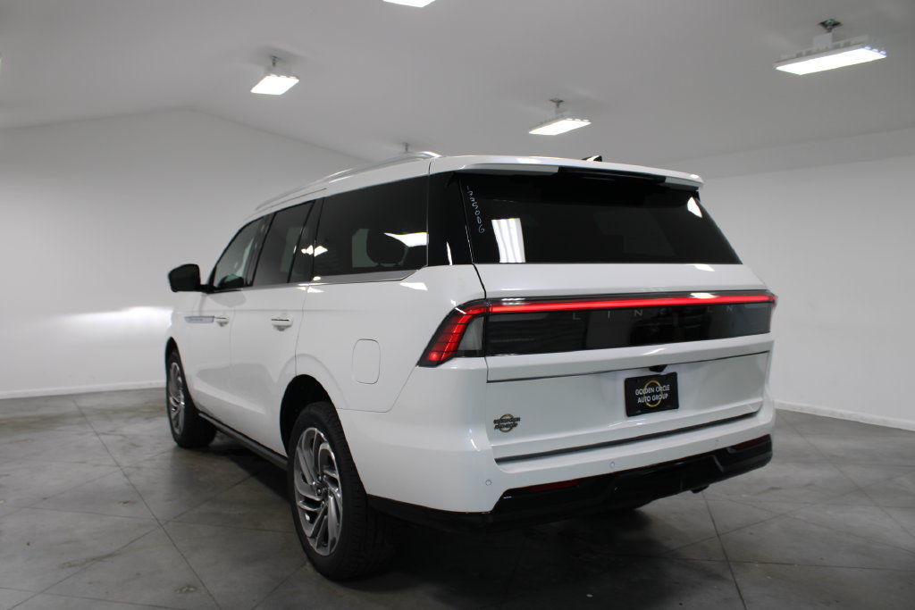 New 2027 Lincoln Navigator Reserve AWD/4WD image 6