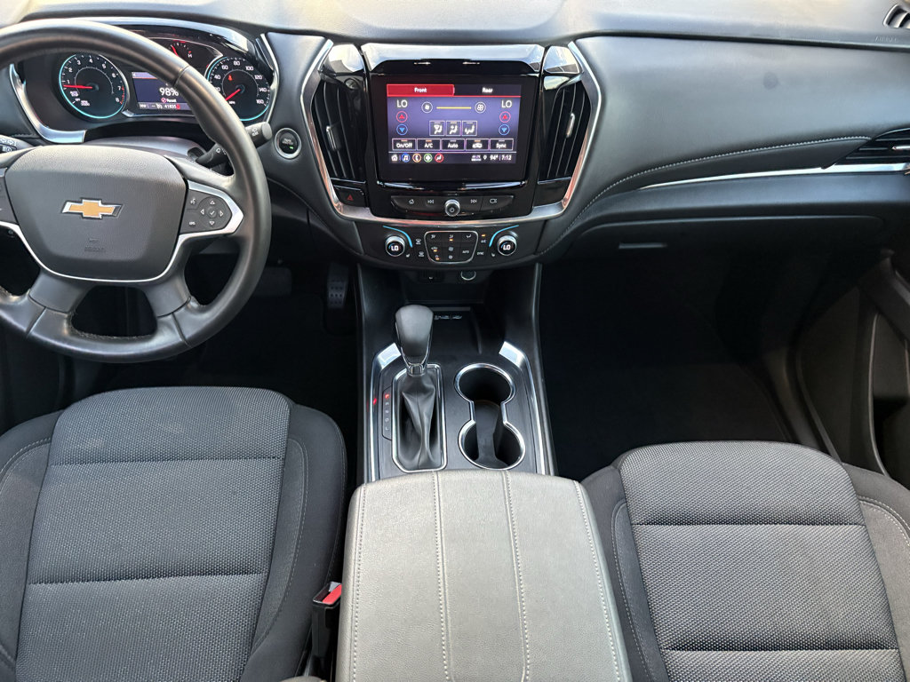 Used 2023 Chevrolet Traverse LT FWD image 2