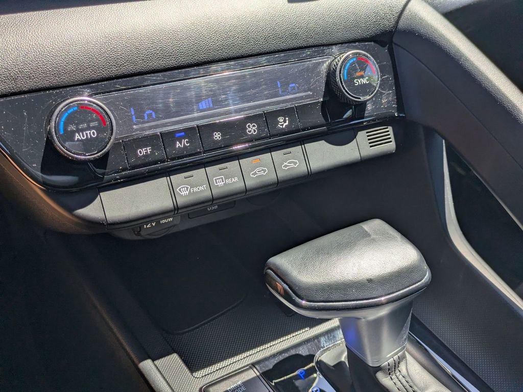 Certified 2025 Hyundai Elantra Sport image 23