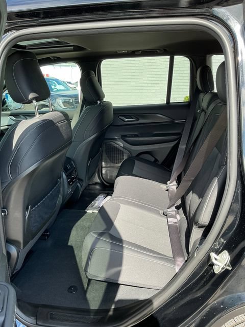 Used 2024 Jeep Grand Cherokee Laredo X w/ Luxury Tech Group I AWD/4WD image 16