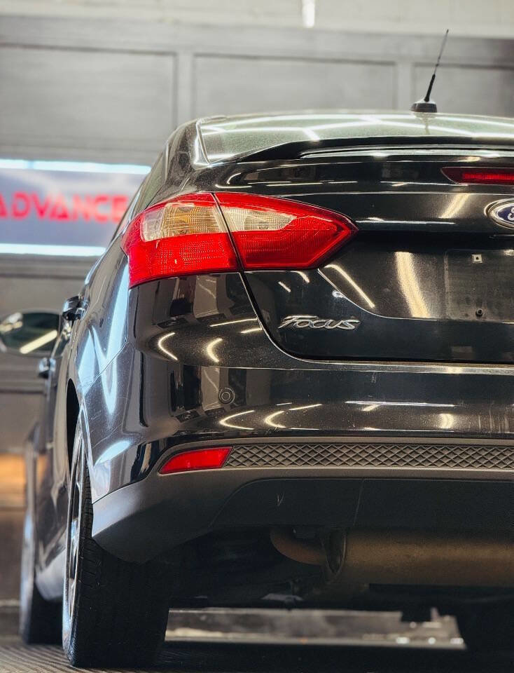Used 2014 Ford Focus SE w/ Equipment Group 201A image 11