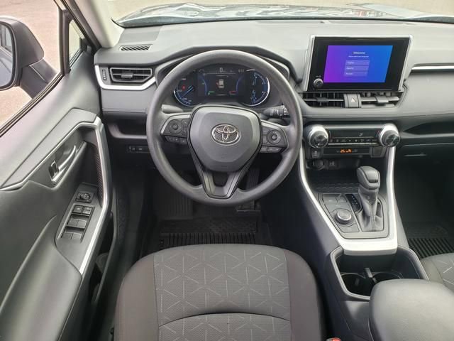 Used 2025 Toyota RAV4 XLE AWD/4WD image 15
