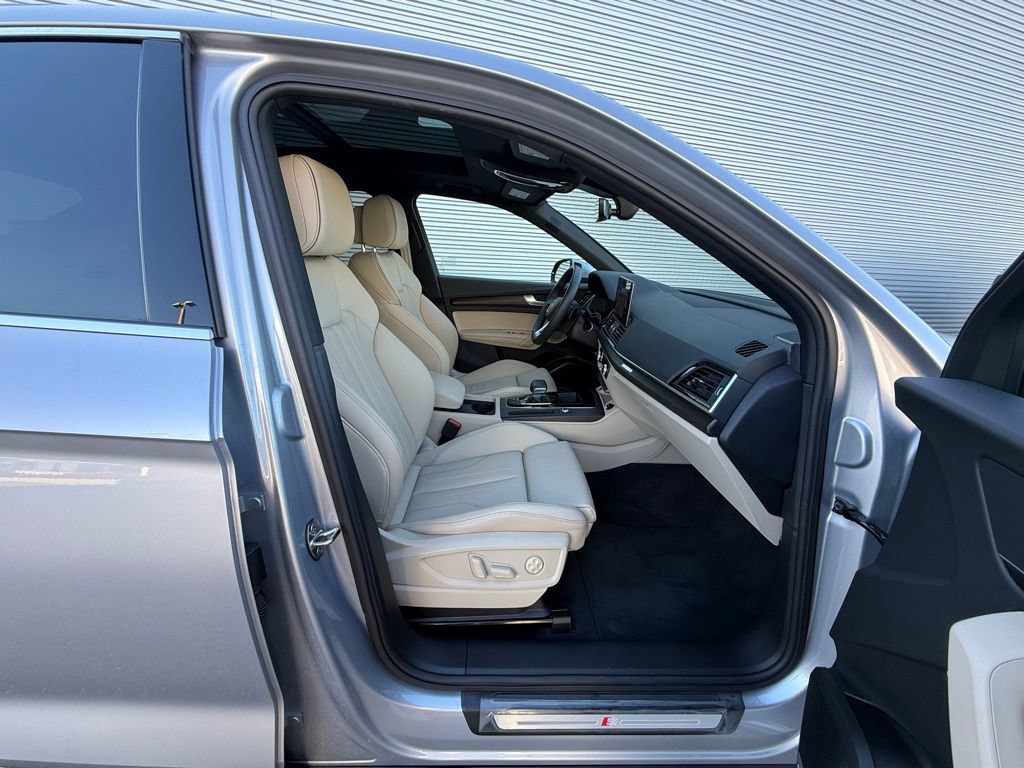 Used 2025 Audi Q5 2.0T Premium Plus w/ Premium Plus Package AWD/4WD image 46