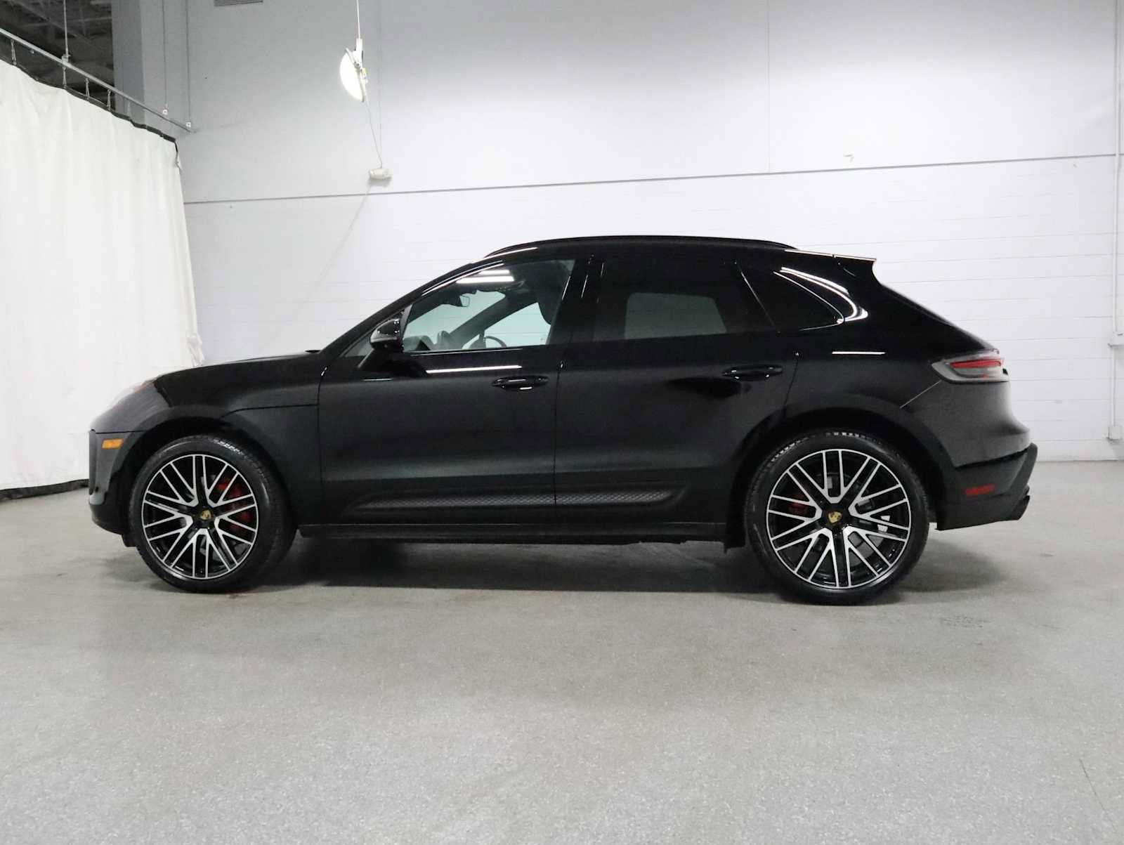 Certified 2025 Porsche Macan S AWD/4WD image 2