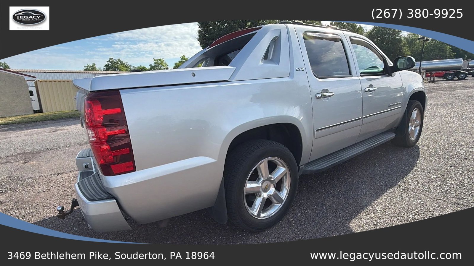 Used 2012 Chevrolet Avalanche LTZ AWD/4WD image 17