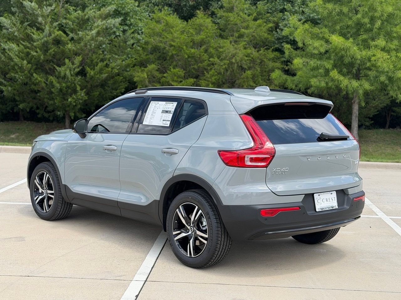 New 2026 Volvo XC40 B4 Core w/ Climate Package FWD image 4