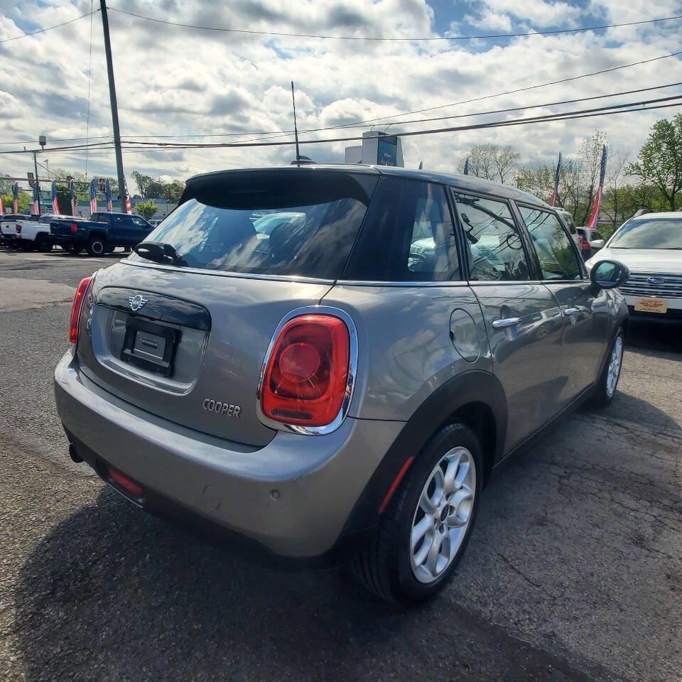 Used 2019 MINI Cooper 4-Door Hardtop image 5